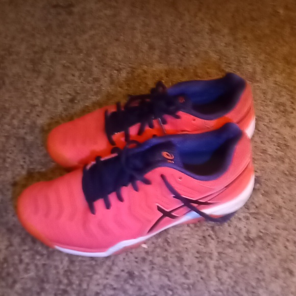 Shoes - Picture 1 of 4